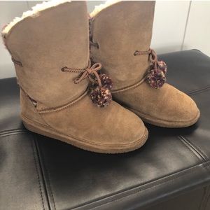 **SOLD** BearPaw Suede faux fur lined Boots. Girls size 4. 🤎🐾
